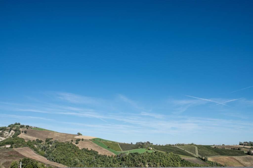 La Casa Vacanza Con Vista Panoramica Sui Vigneti Rotella Exterior foto