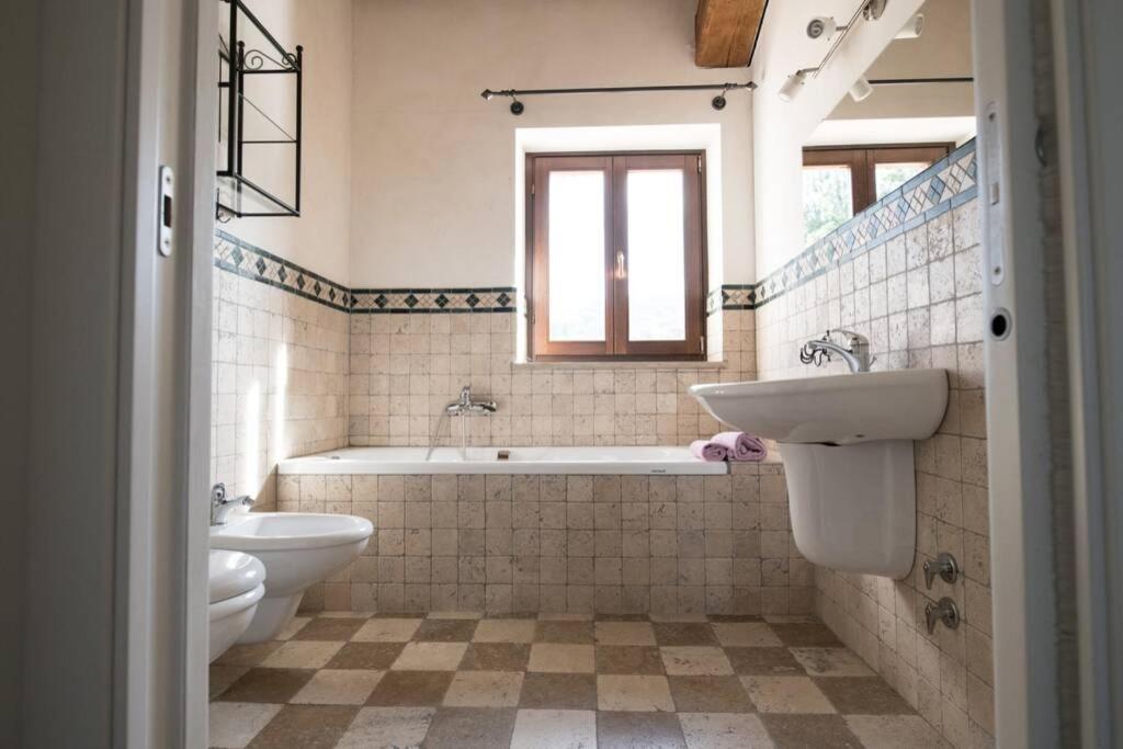 La Casa Vacanza Con Vista Panoramica Sui Vigneti Rotella Exterior foto